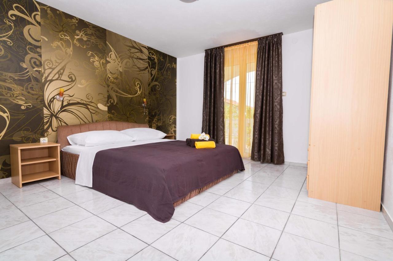 Apartments Ilak Трогир Экстерьер фото