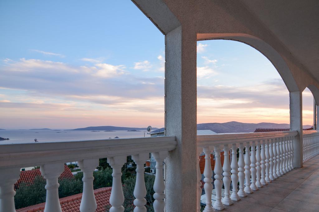 Apartments Ilak Трогир Экстерьер фото